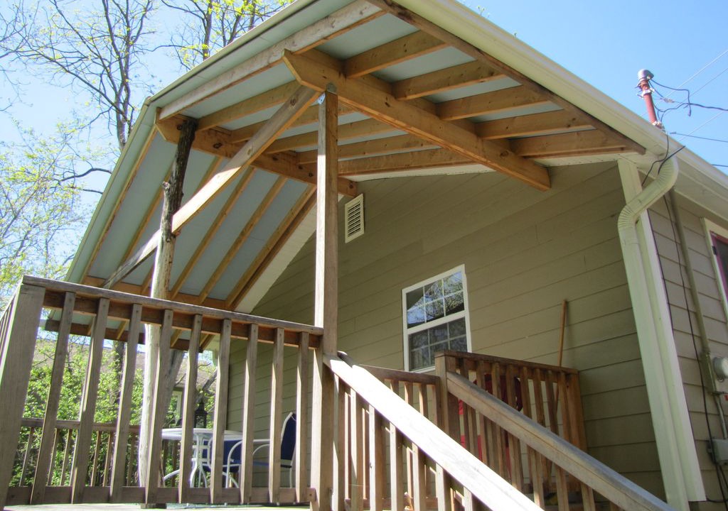Oakley House | Adorable central Asheville cottage--30 day minimum May and/or June, 2018.