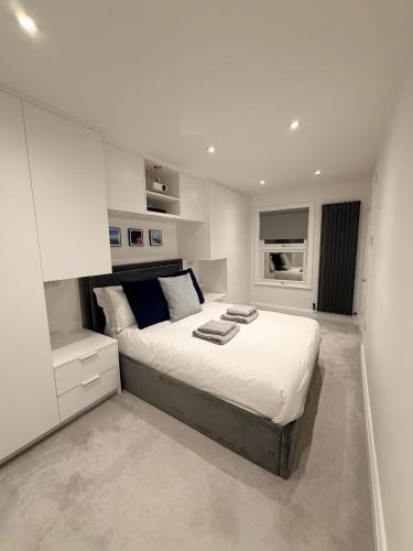 Abbots Langley House | Adrian Cottage