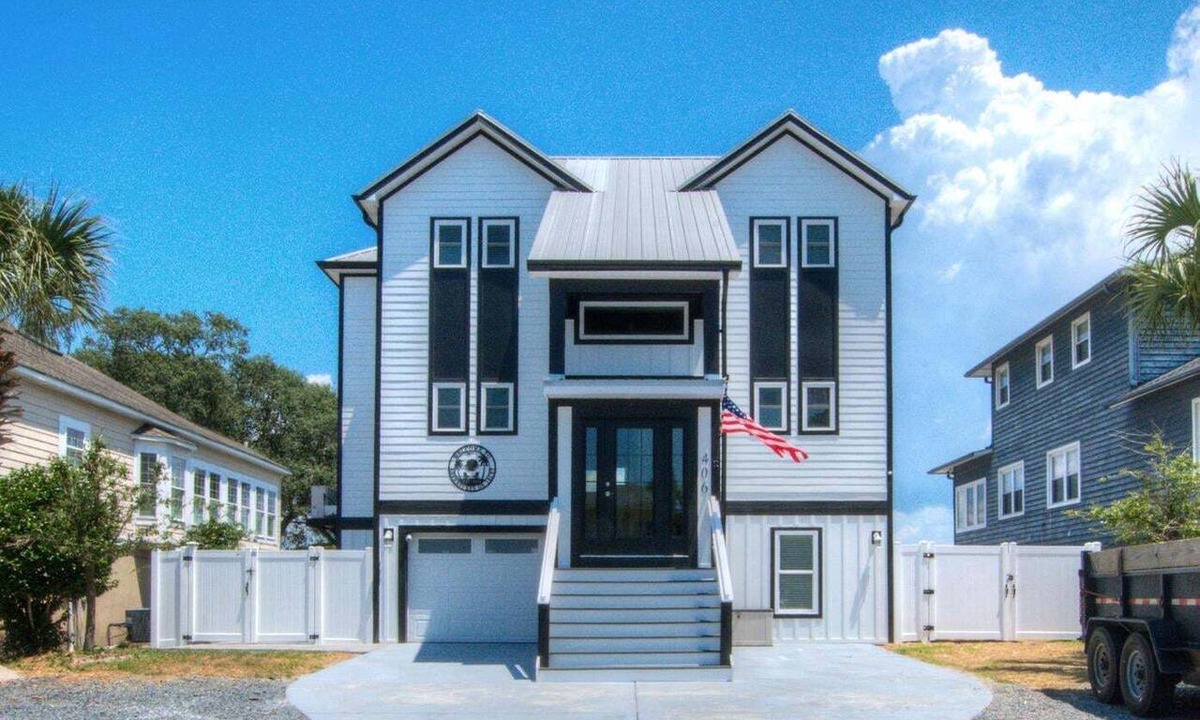 Long Beach House | Adventures on Yacht: Elegant 5BR/5BA, Waterway, Dock, Pool, Hot Tub, Sleeps 11