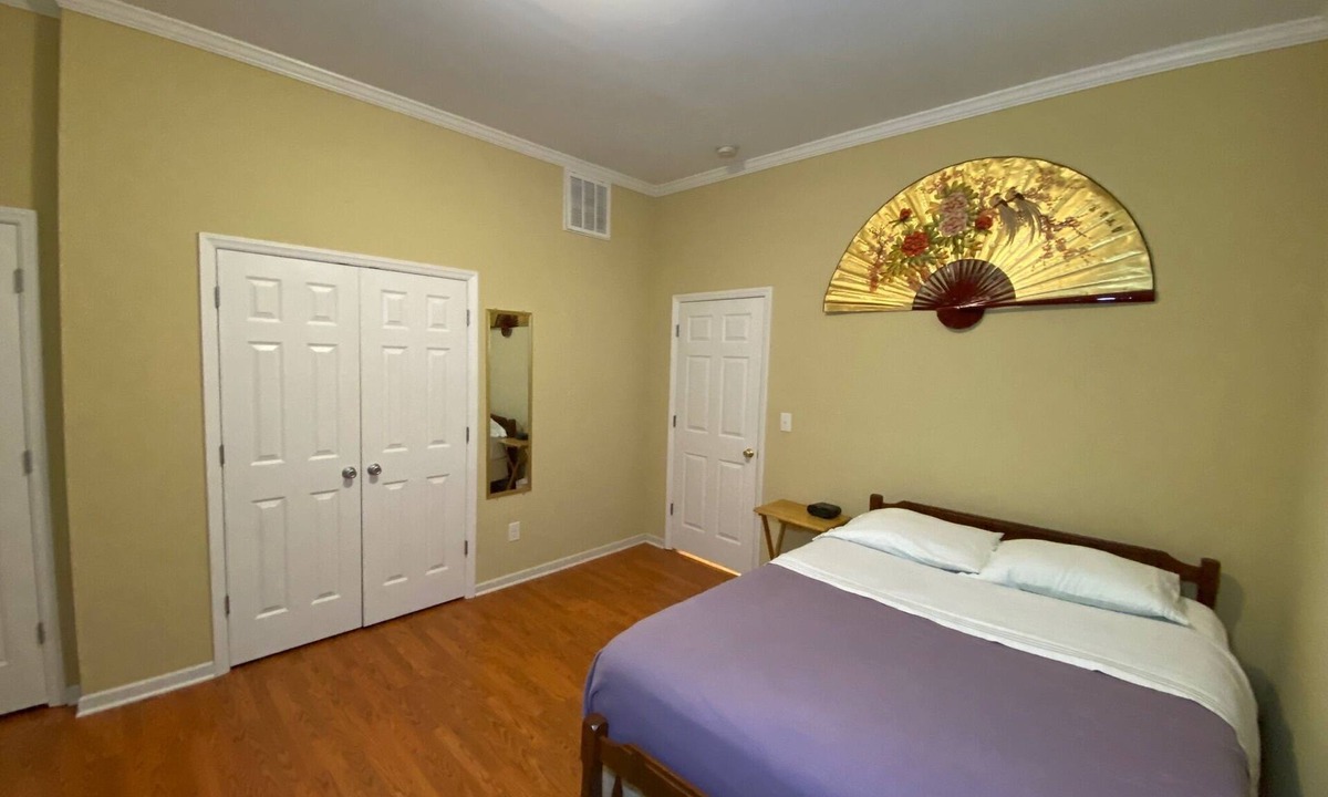 Roxboro House | Affordable house with comfy bed.