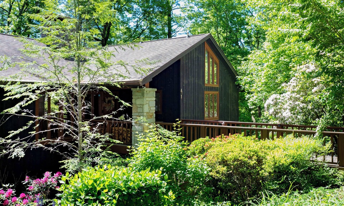 Sapphire Cabin | All-Season Mountain Retreat with Resort Access