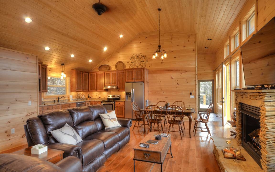 Almond Cabin | Almost Heaven - Free Brewery Tour Amazing patio w/ Fire Pit Home Theater