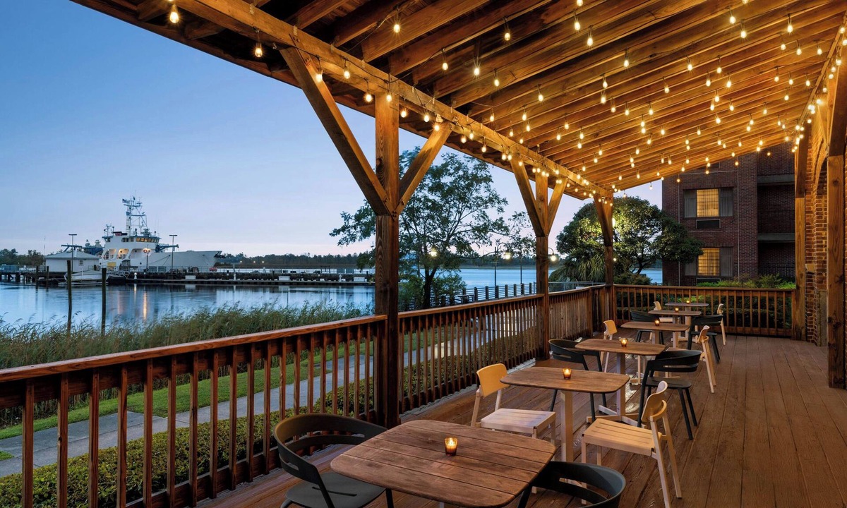 Downtown Wilmington Hotel | Aloft by Marriott Wilmington at Coastline Center