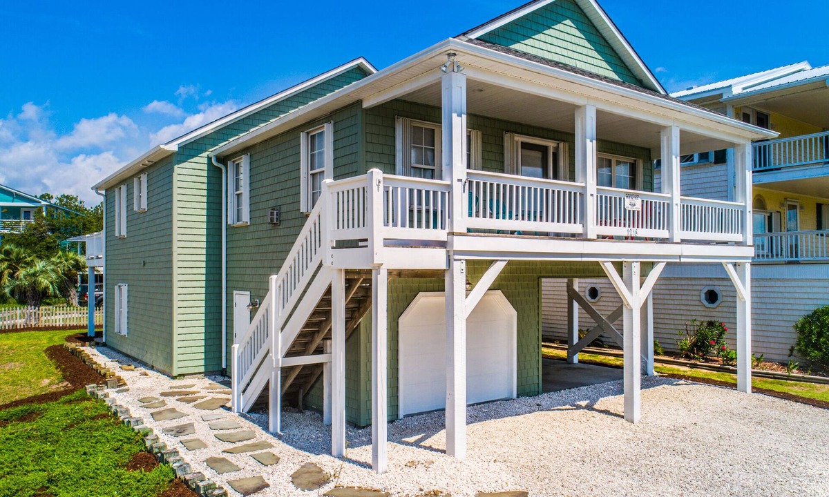 Kure Beach House | Along the Shore | Ocean View, Walk to the Beach!