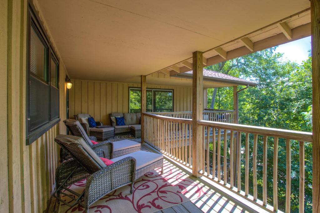 Blowing Rock House | Alpine Cottage Walking distance to App Ski cottage