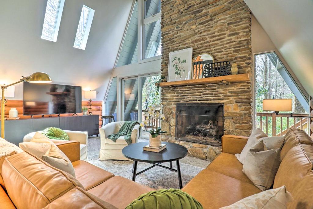 Brevard House | Amazing A-Frame with Private Hiking and Amenities