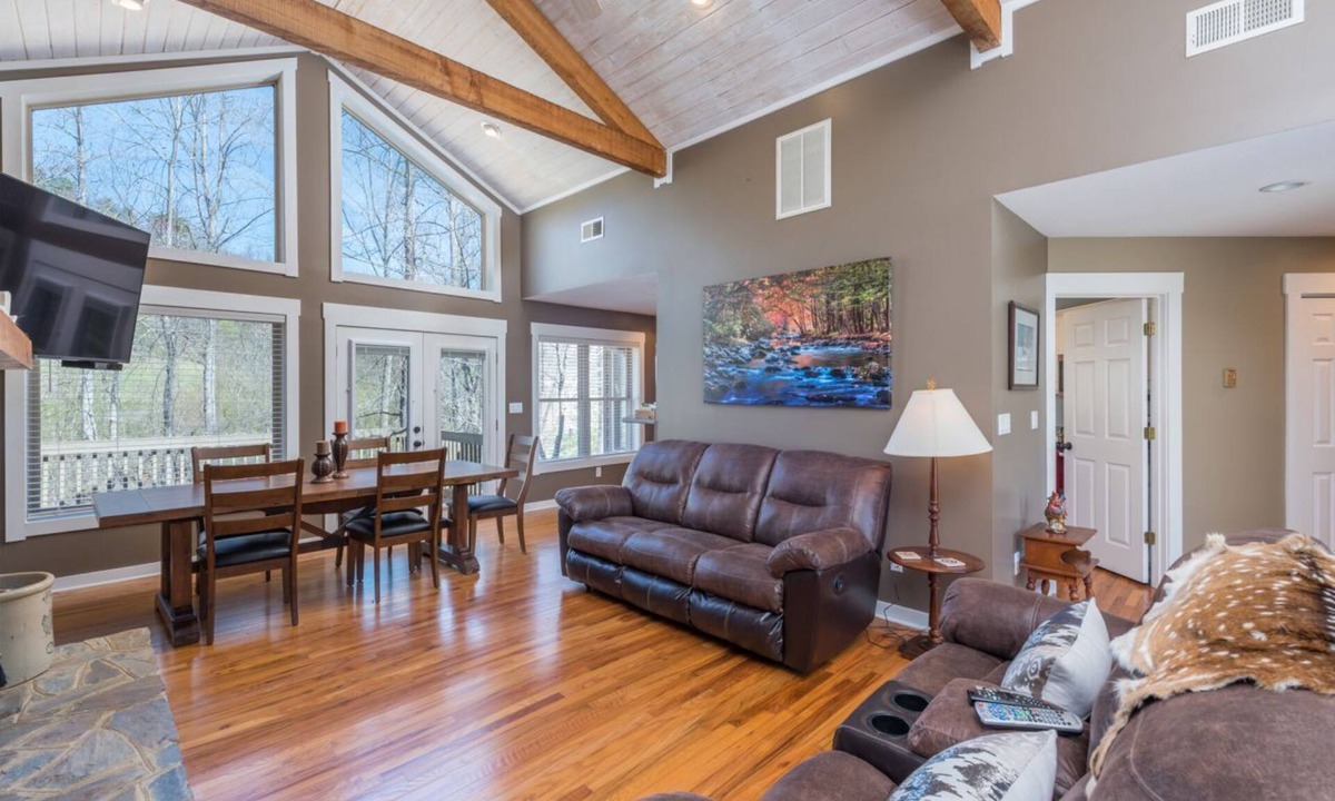 Old Fort House | Amazing Grace on Mackey Creek | 5 Acres | Screened Porch | Fire Pit
