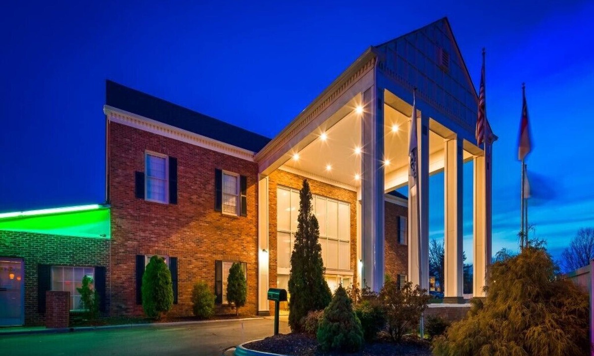 Hendersonville House | Amazing views , near apple orchards and local winerys