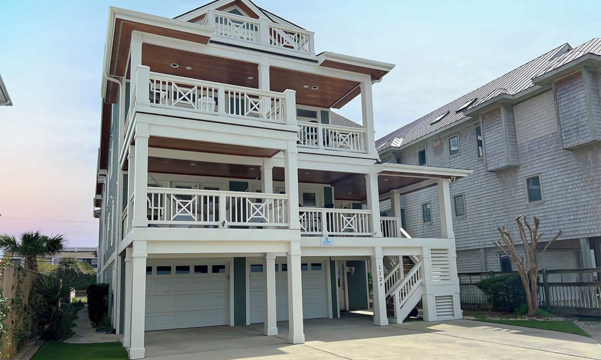 Wrightsville Beach House | Amazing water views! Beautiful 6BR/6.5 waterfront home on Wrightsville Beach.