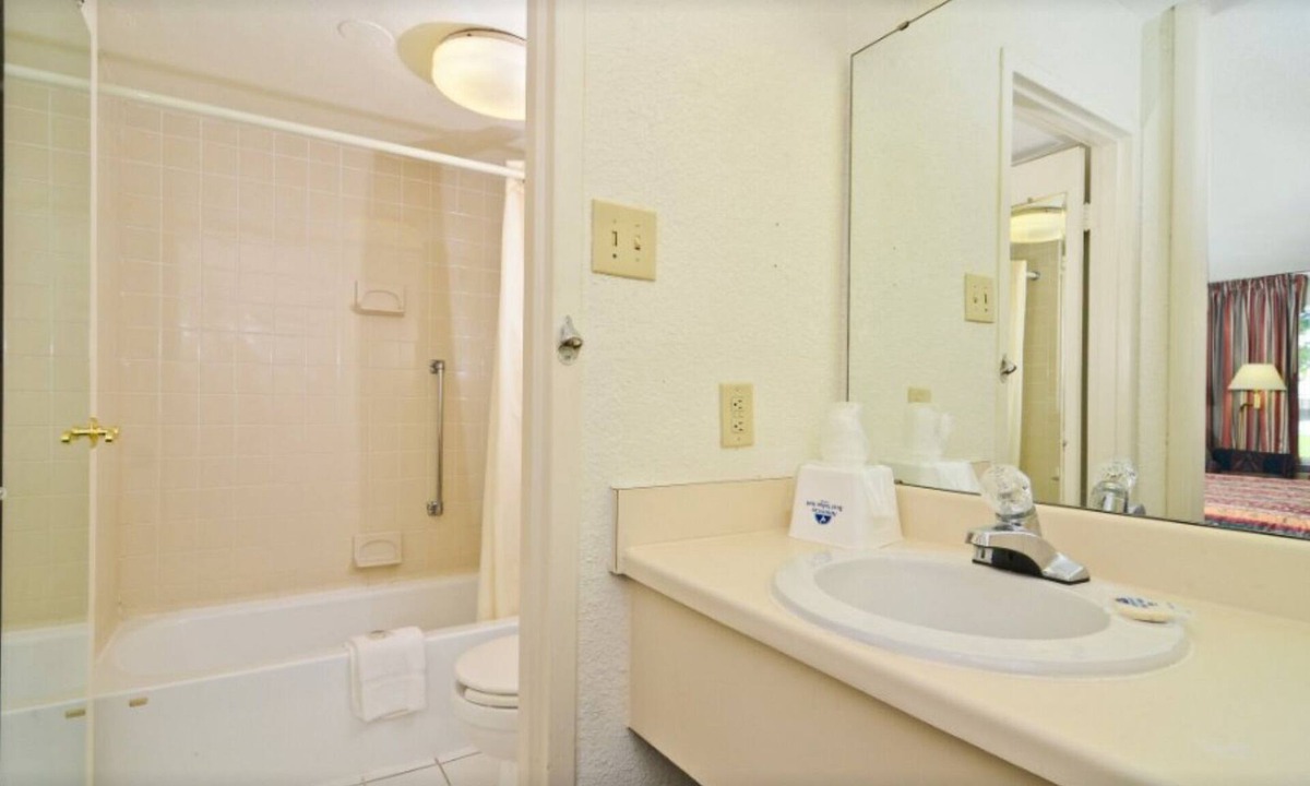 Wilson Apartment | Americas Best Value Inn Wilson - UNIT 17 ONE BED FIRST FLOOR