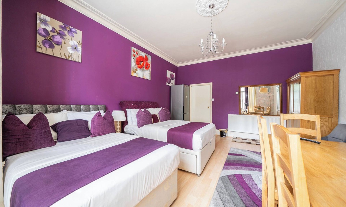 Edgbaston Apartment | Apartment Sleeps 7 - Pets, Free Parking & WiFi
