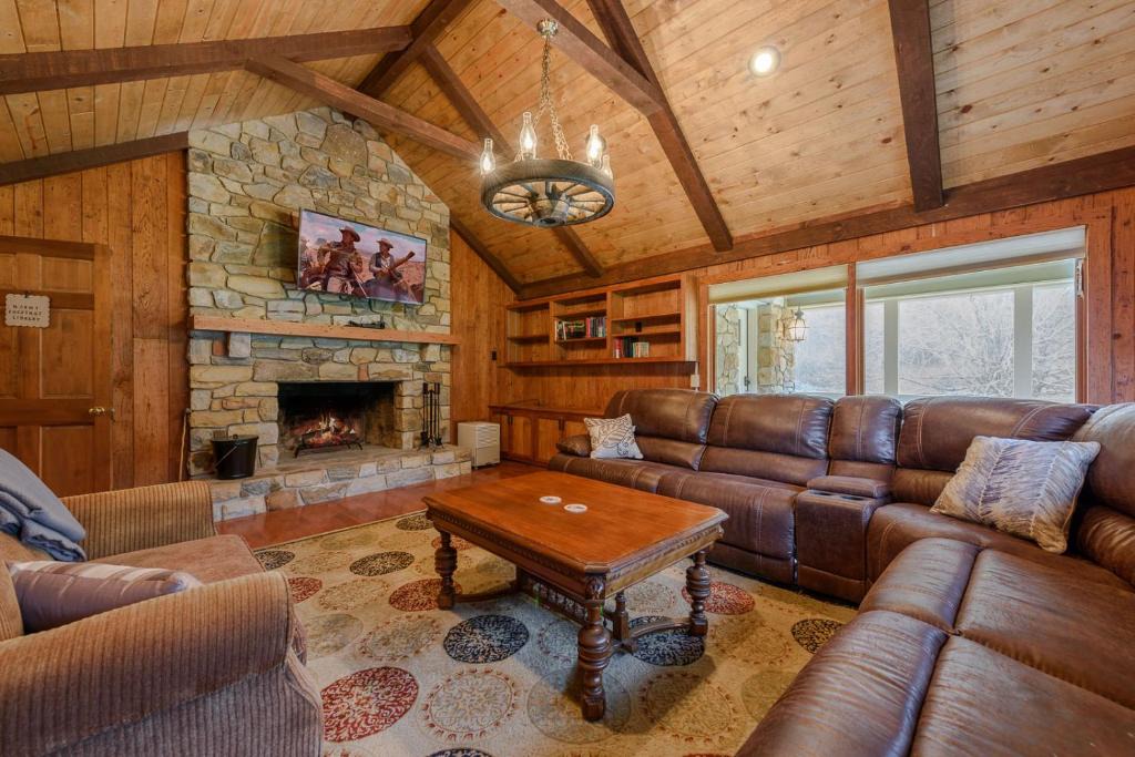 Boone House | Appalachian Mountain Lodge
