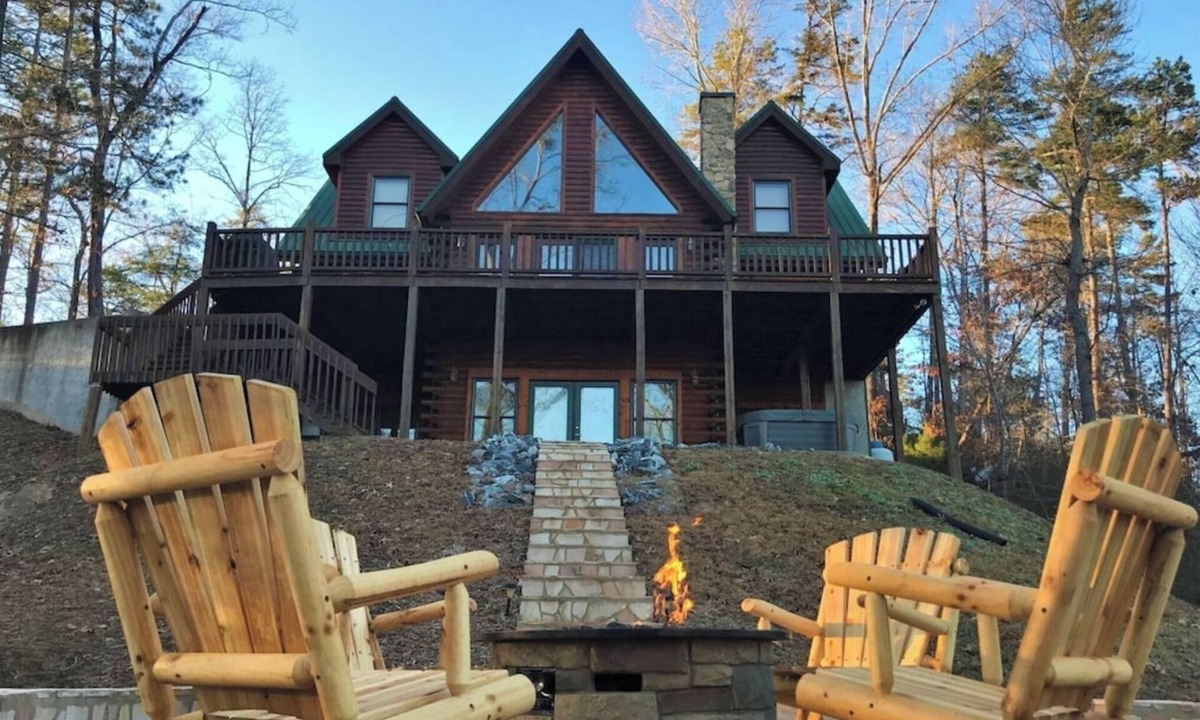 Lake Lure Cabin | Appalachian Sunrise