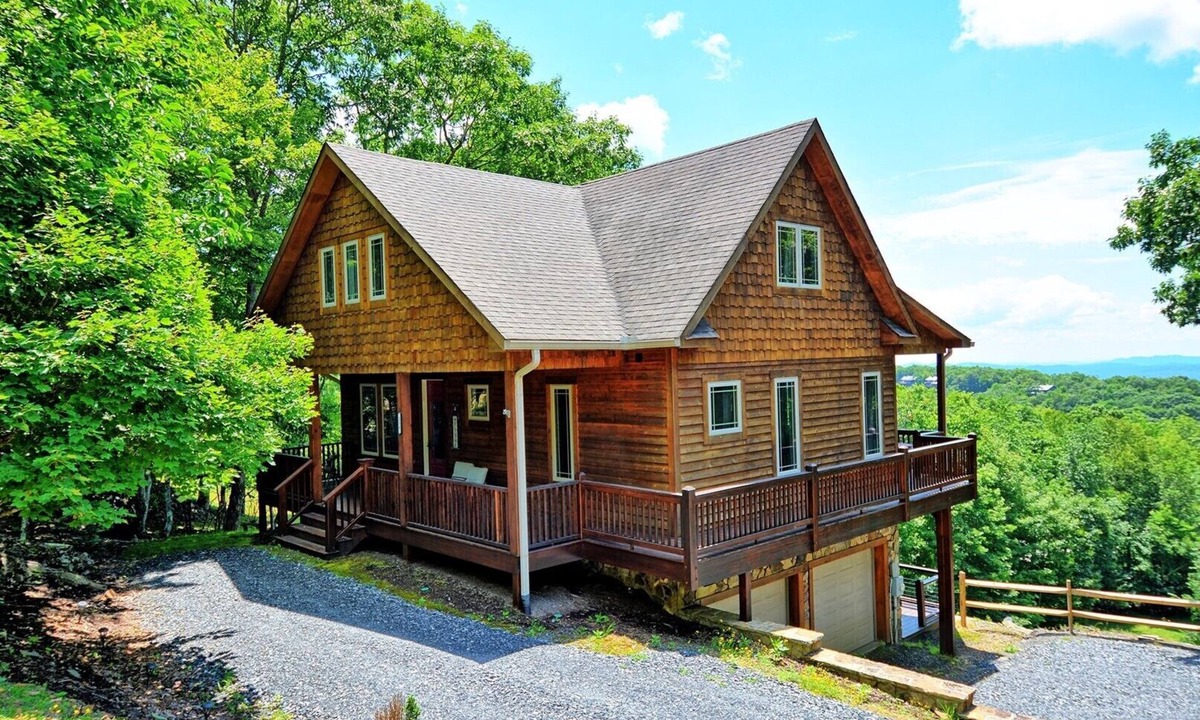 West Jefferson Cabin | Appalachian View-Open for Bookings! Pool Table, Views, Hot Tub