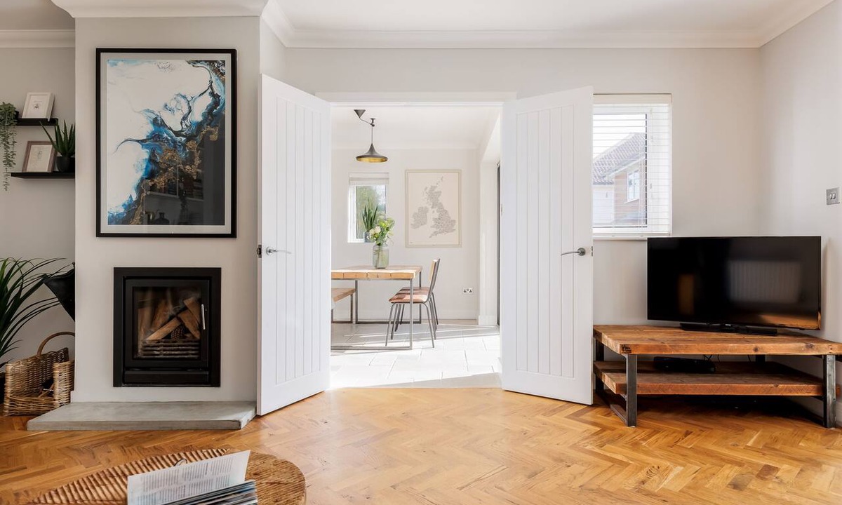 Barton-on-Sea House | Ashtree House - Three Bedroom Detached House
