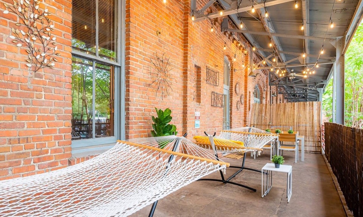Downtown Apartment | ASK FOR Discount-2br With Large Patio Hammocks
