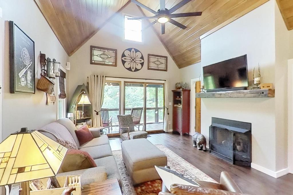 Cullowhee House | at E's