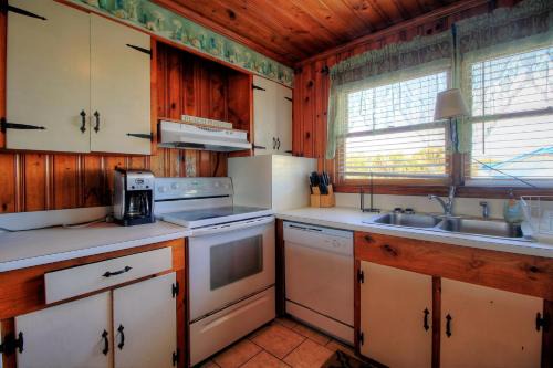 Carolina Beach House | Averette Cottage by Carolina Beach Realty