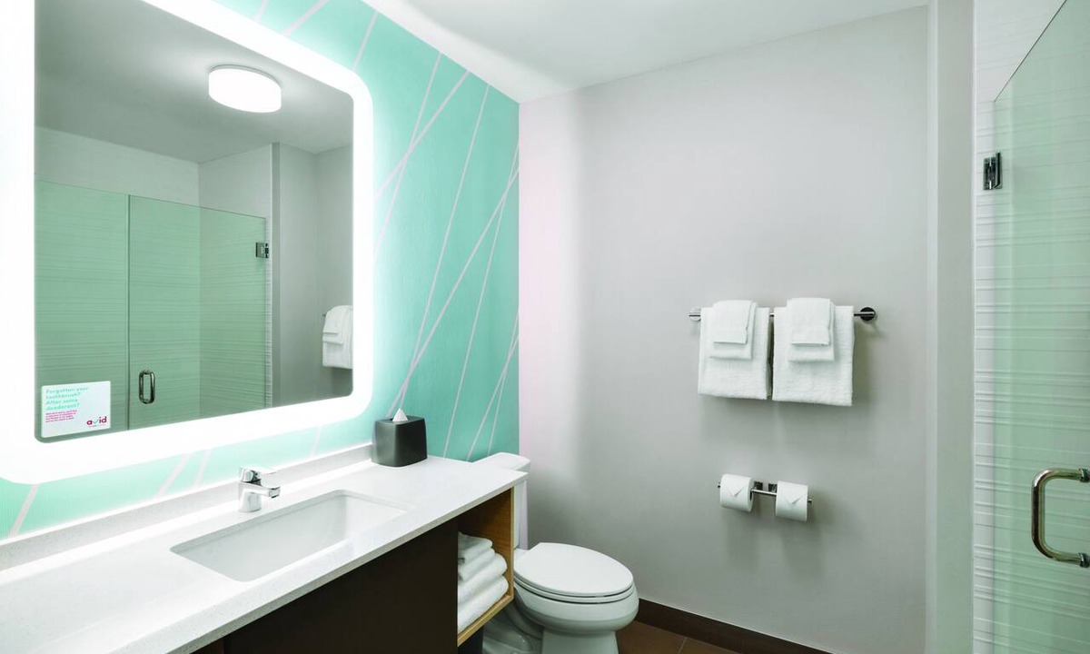 Cedar Rapids - Iowa City Hotel | avid hotel Cedar Rapids South - Arpt Area by IHG