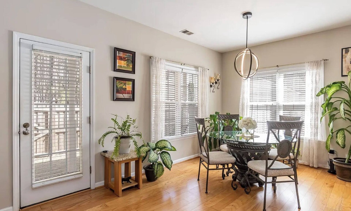 North Raleigh House | Awesome 3-bedroom townhome with AC in charming Raleigh