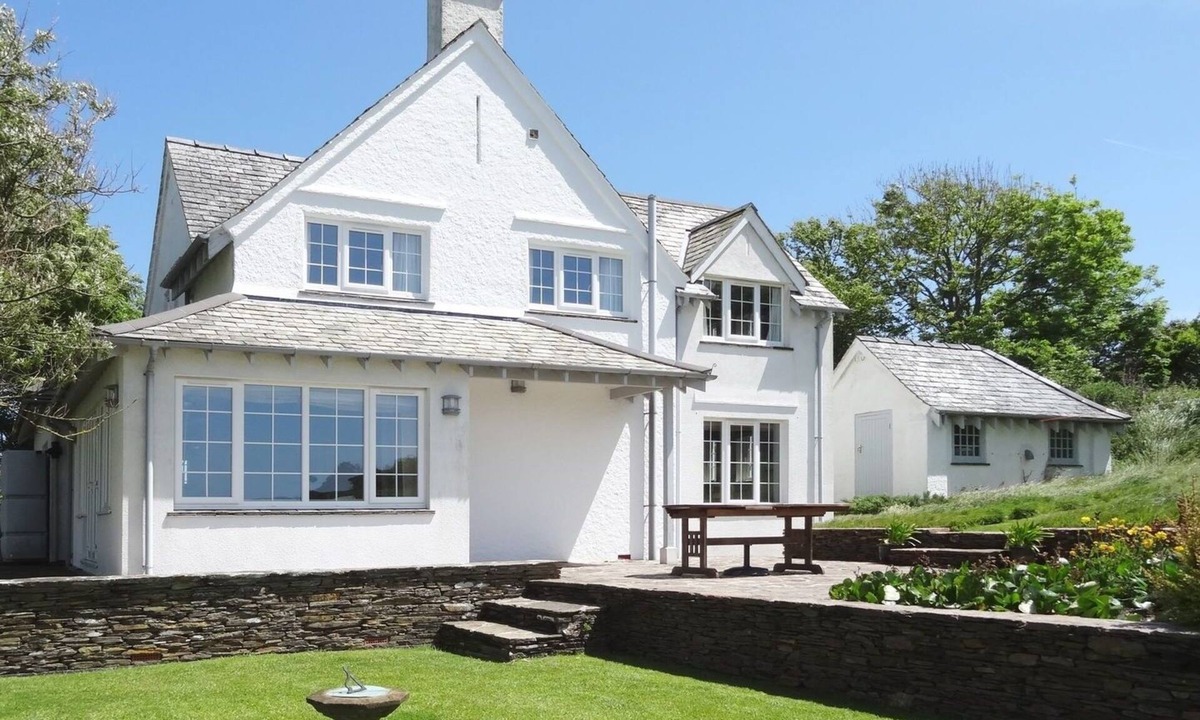 Burgh Island Cottage | AYRMER PATH, pet friendly, luxury holiday cottage in Ringmore