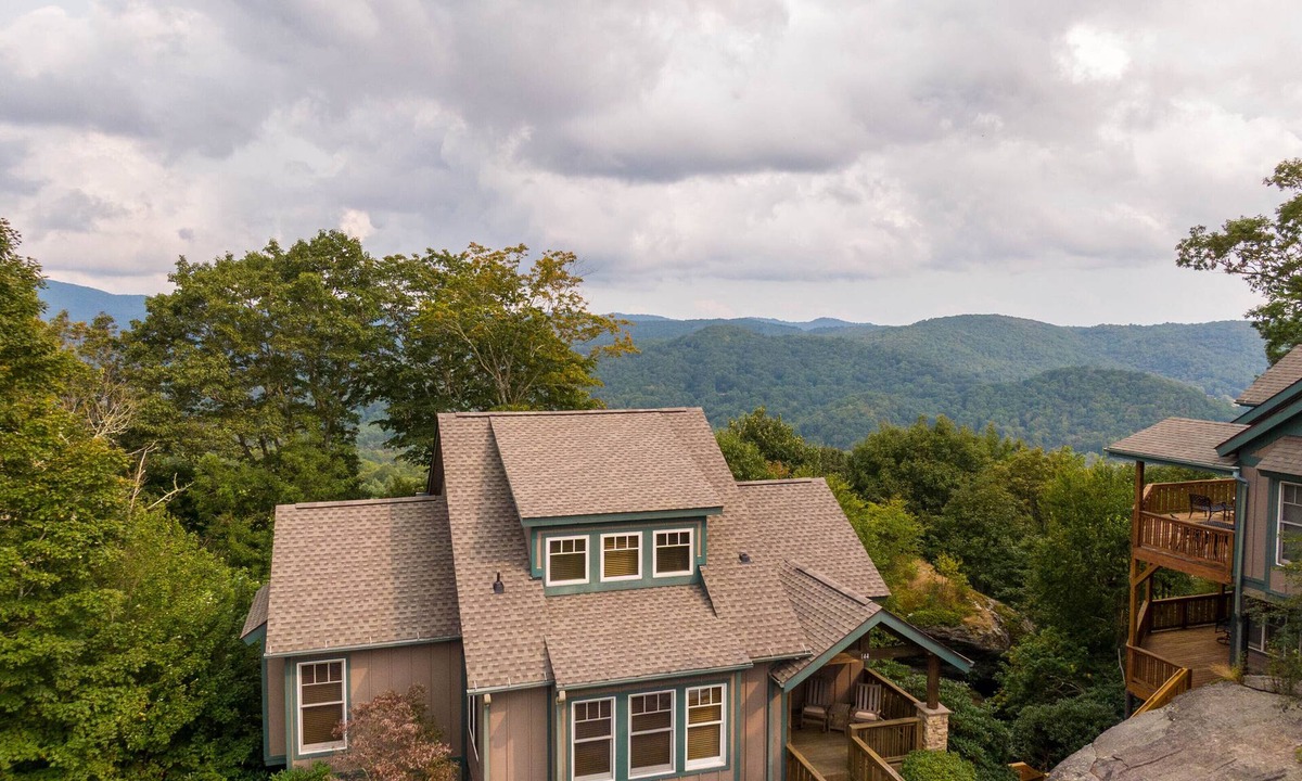 Foscoe Condo | B Rock Ridge at Echota - townhome with private hot tub!