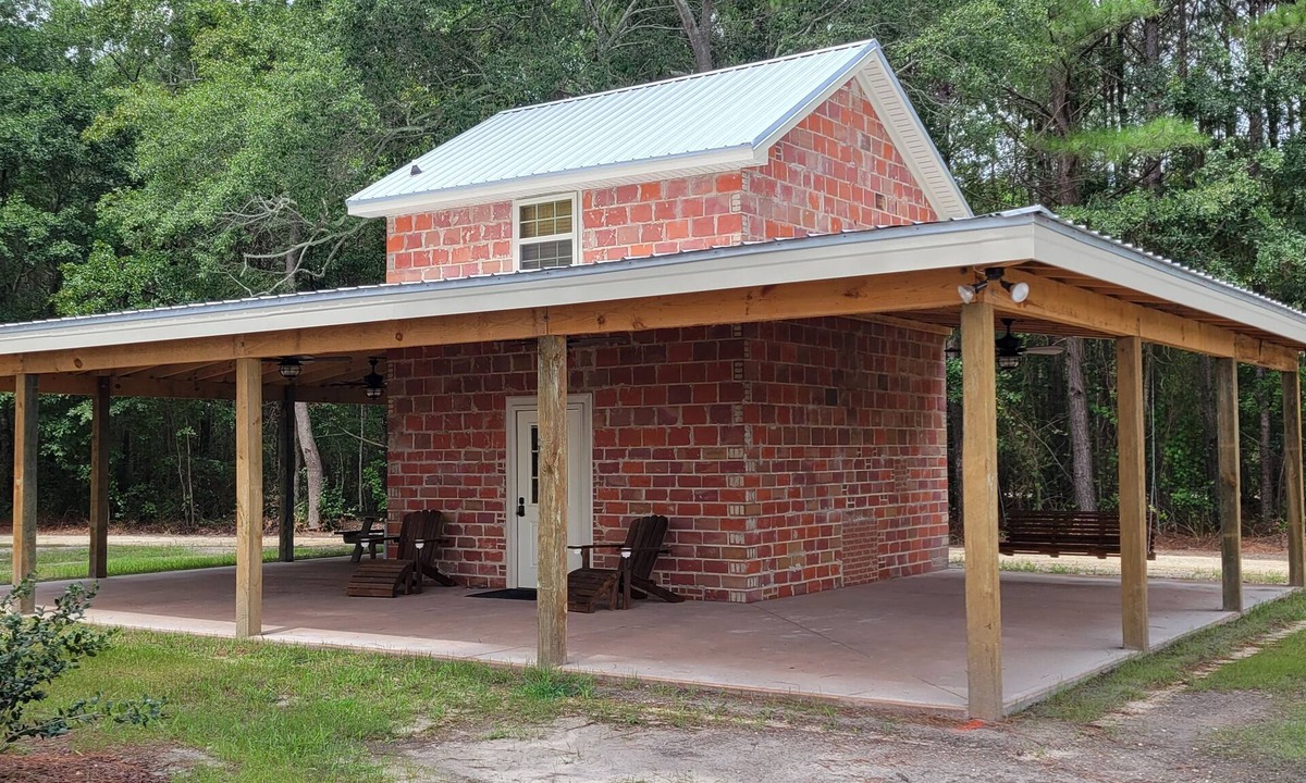Benson House | Baccer Barn-On the farm with Broadslab Distillery and The Barn at Broadslab