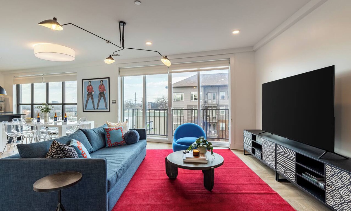 Historic Edgefield Hotel | Bachelor Party Pad, 5 Minutes to Broadway + Private Balcony | Last Call