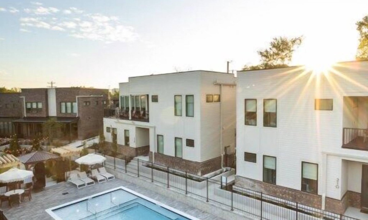 Historic Edgefield House | Bachelorette Dream | 2 Units | 8 Kings + 8 Baths