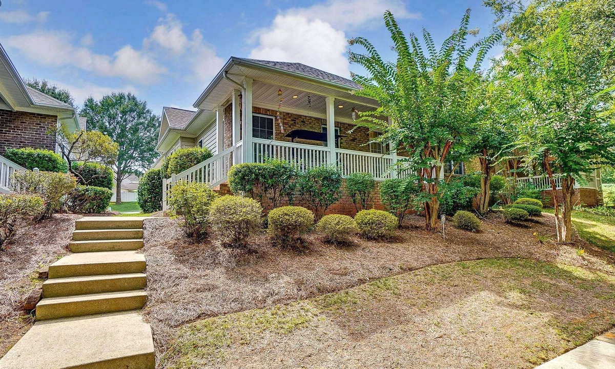 Cornelius House | Bailey's Corner in Cornelius - Walkable neighborhood to restaurants, shops & bars - Community Pool