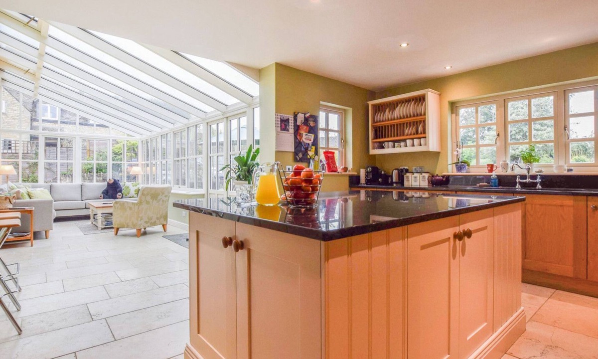 Winchcombe House | Barebones Farm - sleeps 14 guests in 7 bedrooms