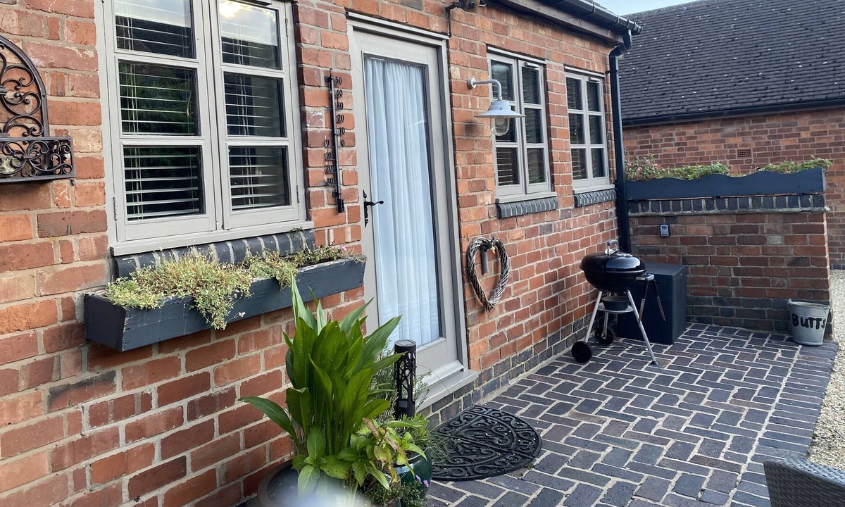 Pipe Gate House | Barn conversion with jacuzzi