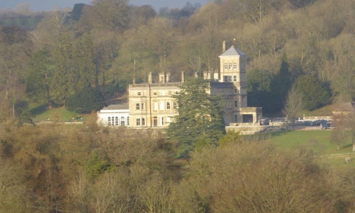 North Cerney Hotel | Bathurst Arms