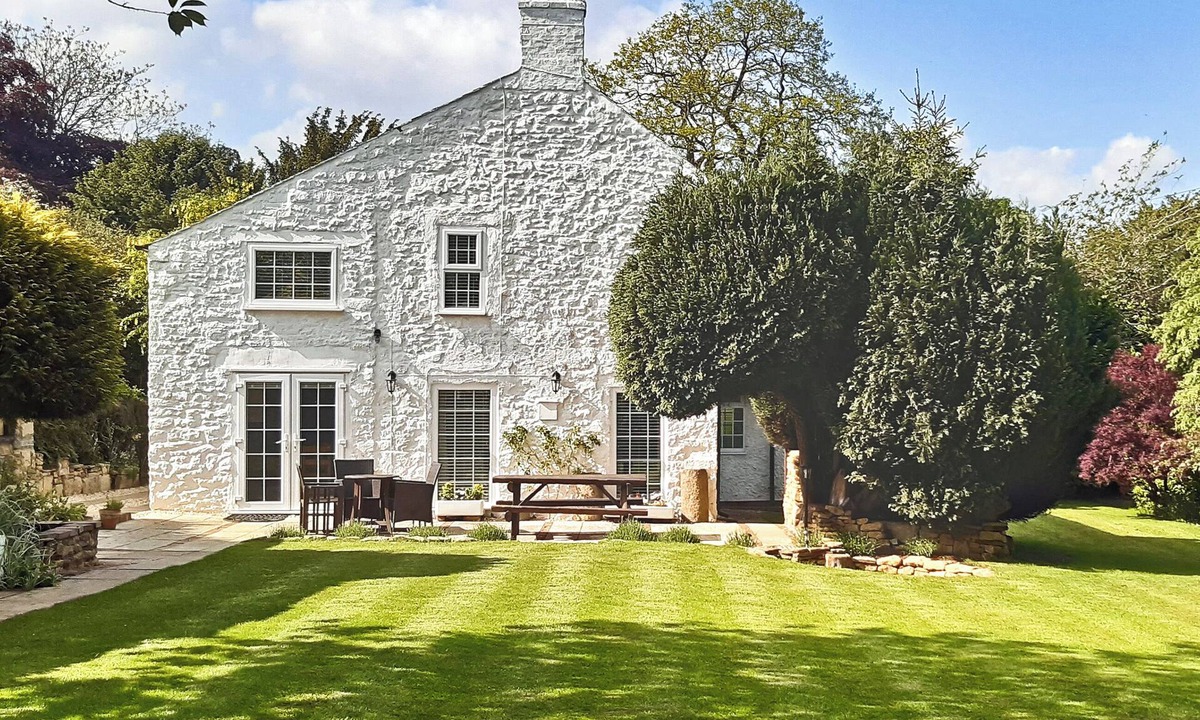 Palterton Cottage | Bathurst Cottage is a delightful three bedroom detached cottage.