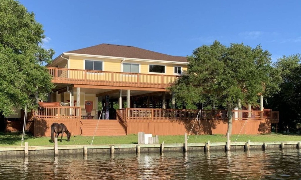 Carova Beach House | Bayfront home in peaceful & beautiful Carova