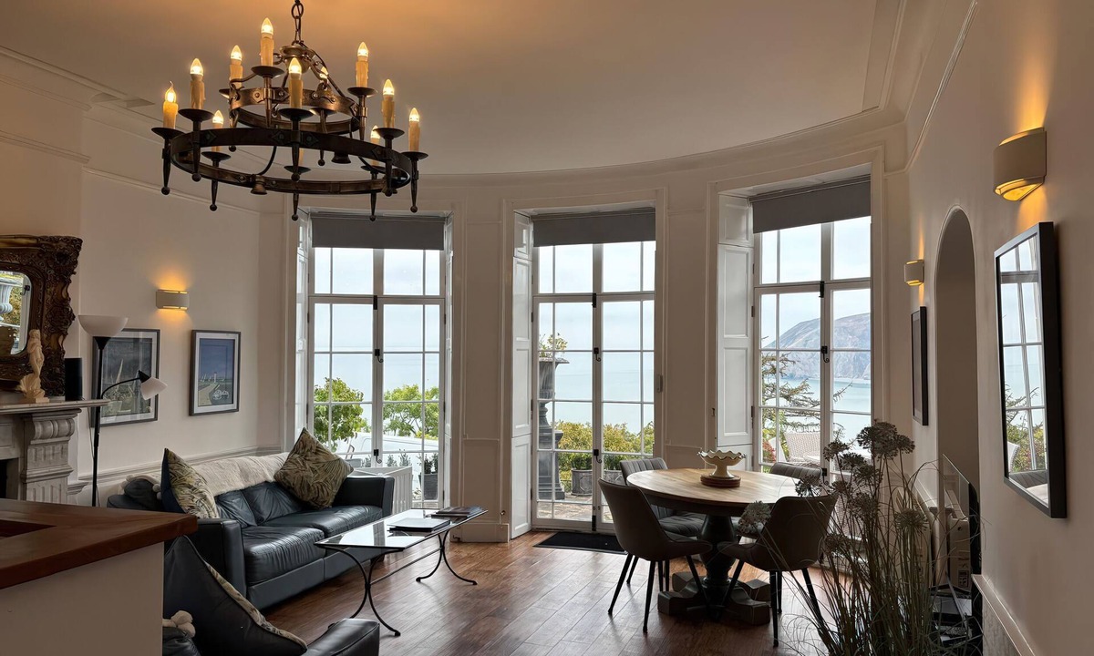 Lynton Cottage | Bayview Tower