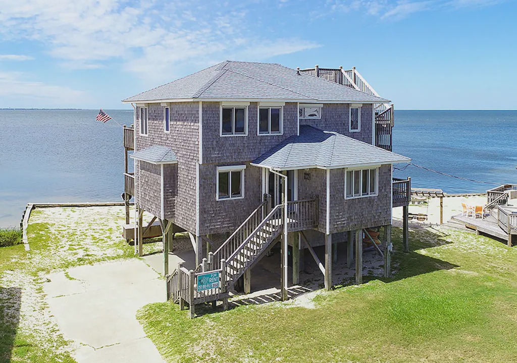 Brigands' Bay House | Baywatch - Fresh 3 Bedroom SoundFront Home in Frisco
