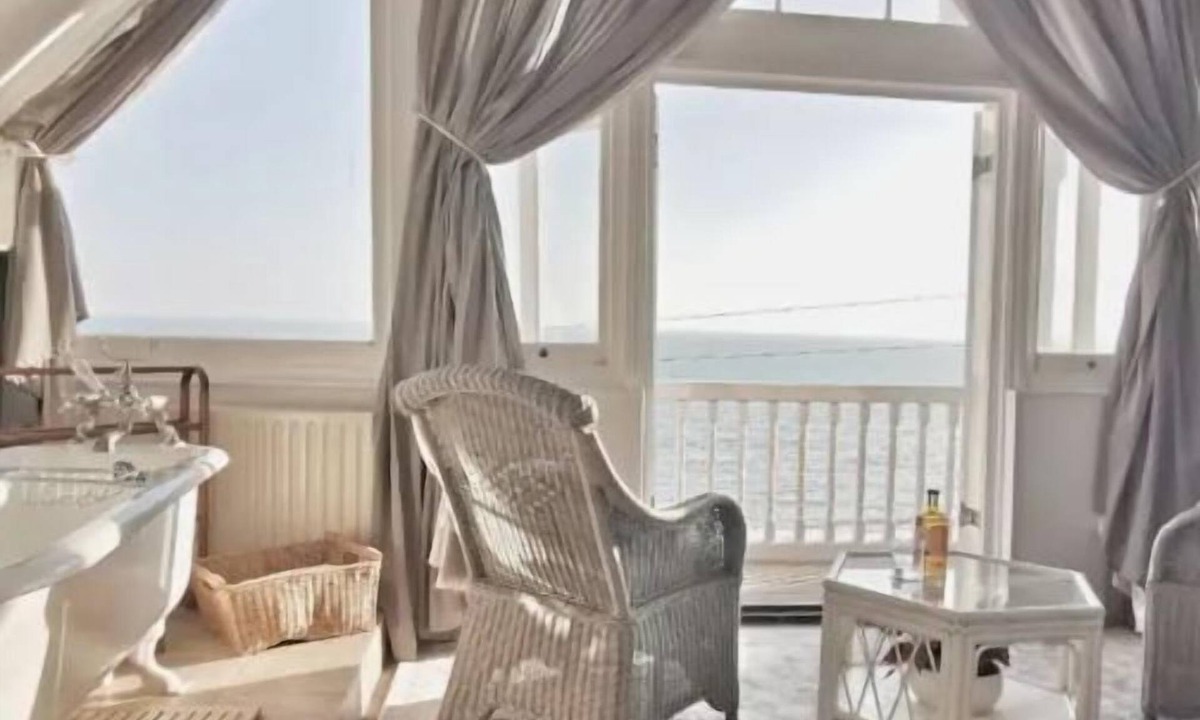 Ramsgate House | Beach front with parking - Ramgate