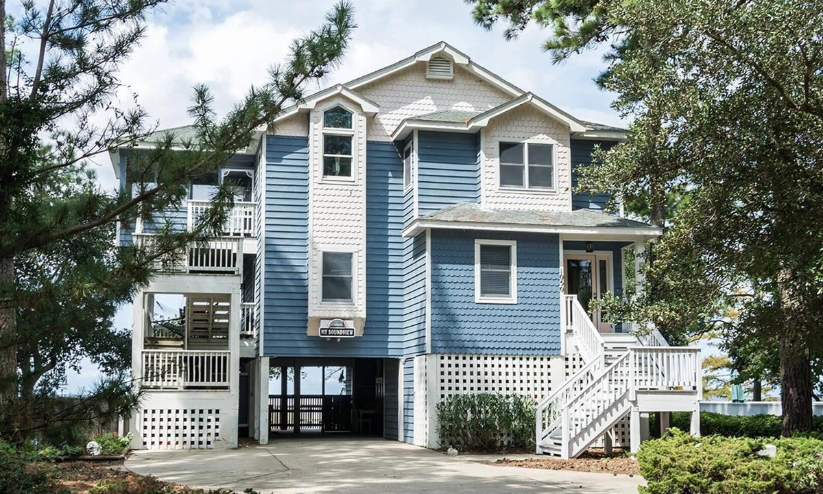 Corolla Light House | Beach, Golf, Water Sports, Restaurants, Shopping.the perfect OBX vacation!