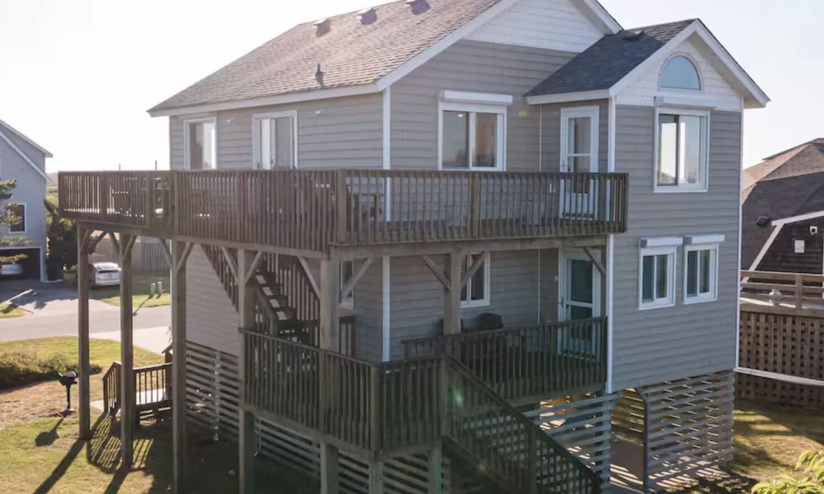 South Nags Head House | Beach Haven Just Steps Away from the Ocean, Amazing Views
