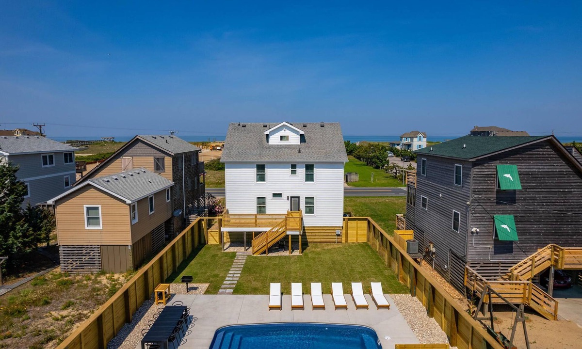 Colington House | Beach House! Semi-Ocean Front, Free Heated Pool, Hot Tub, Fully Renovated!