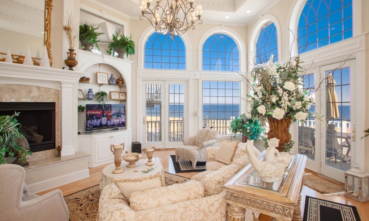 Sandbridge House | Beachfront Luxury Home,SALT WATER, POOL- Heating is an Option &SPA,Pet Friendly