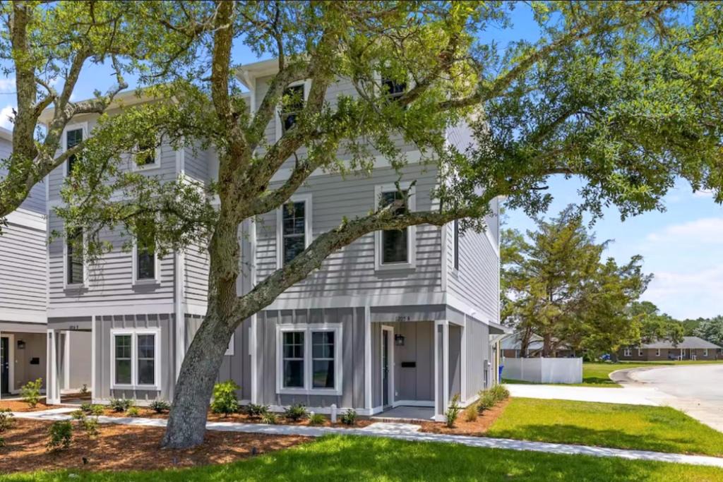 Morehead City House | Beaufort Villas - A&B Duplex