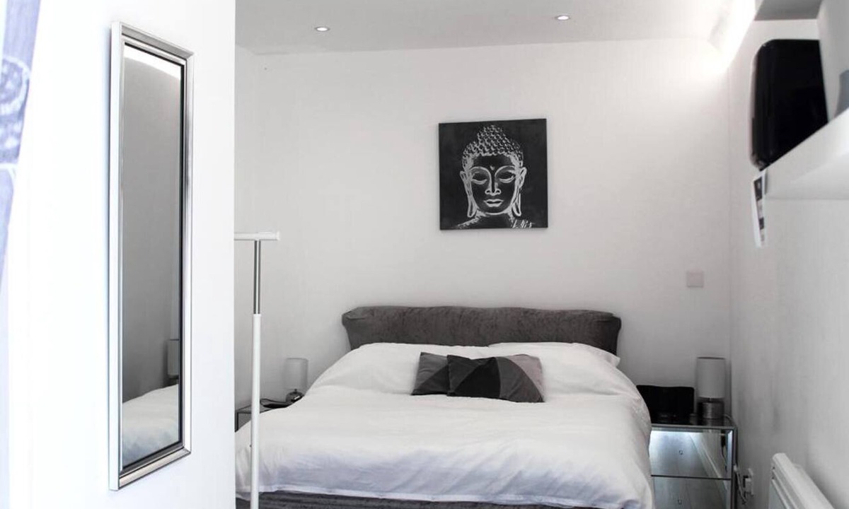 Hillingdon Apartment | Beautiful 1-bed Studio in Uxbridge, London