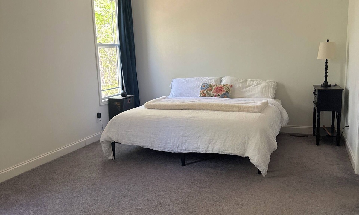 Lynn House | Beautiful 3-bedroom house with AC in pleasant Columbus