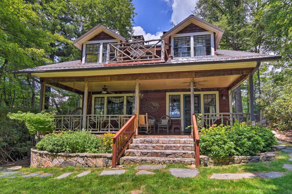 Banner Elk House | Beautiful Banner Elk Home with Mountain Views, Decks