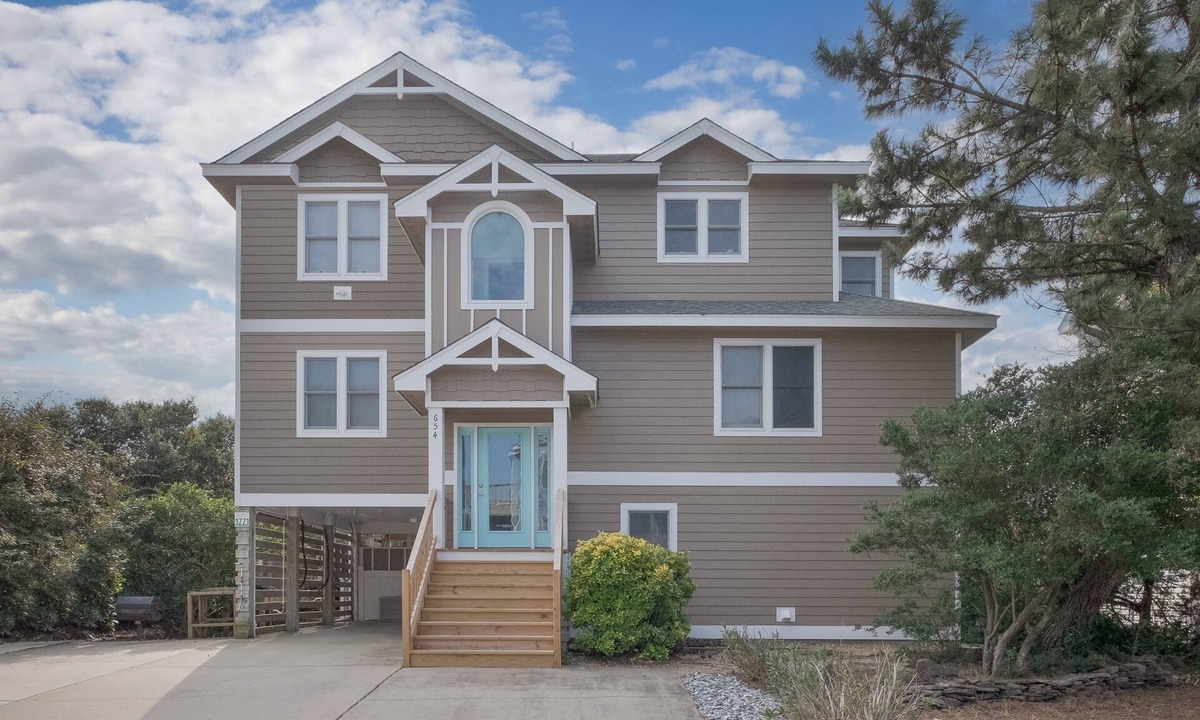 Ocean Sands House | Beautiful Beachy Home. Short Walk to Beach. Pool, Hot Tub, Pool Table.