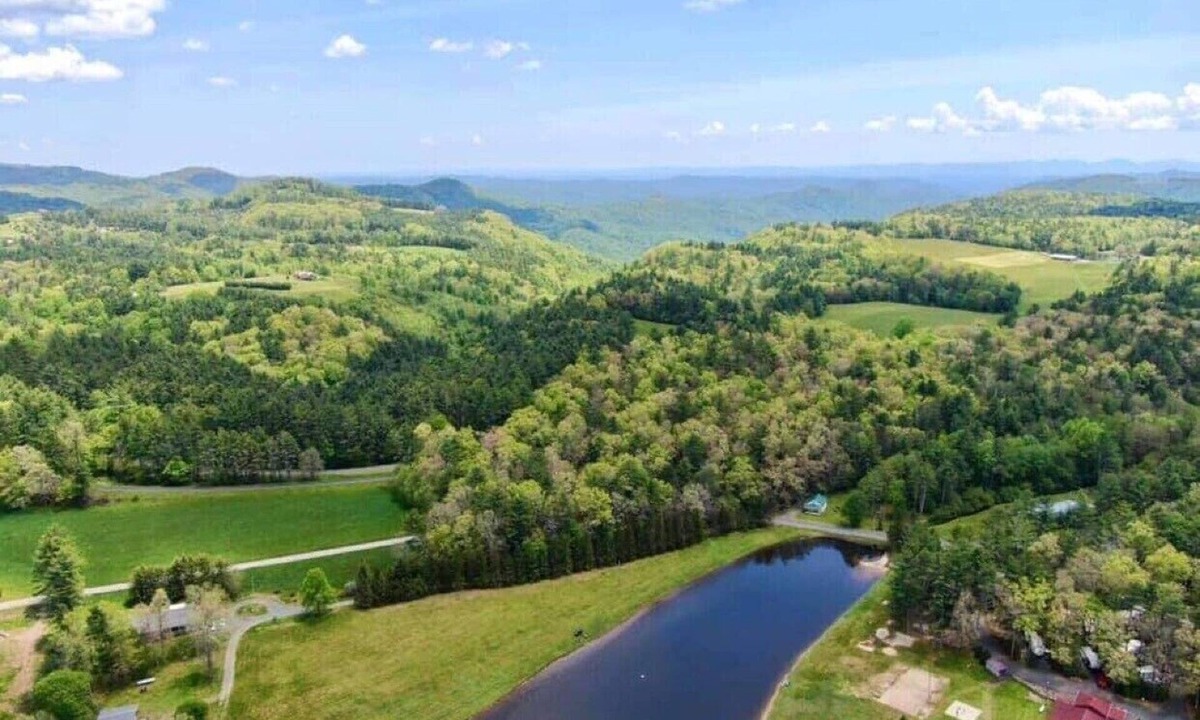 Jefferson Cottage | Beautiful Cabin in the Heart of Blue Ridge Parkway