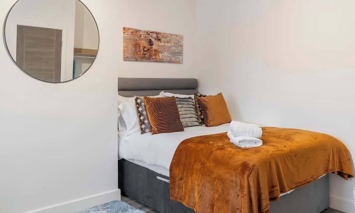 Brent Cross Apartment | Beautiful-Cosy-King Bed-Studio perfect for couples