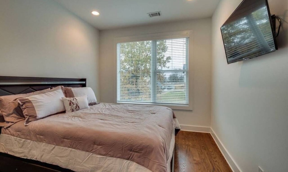 Nashville Apartment | Beautiful Downtown/Rtop Deck/12 Beds